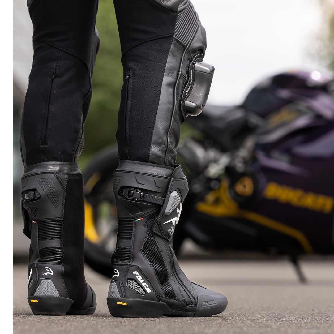 מגף רכיבה ספורט Elite GP מבית Falco שחור