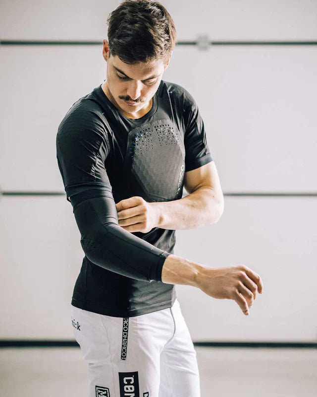 מגן מרפקים DHaRCO Gravity