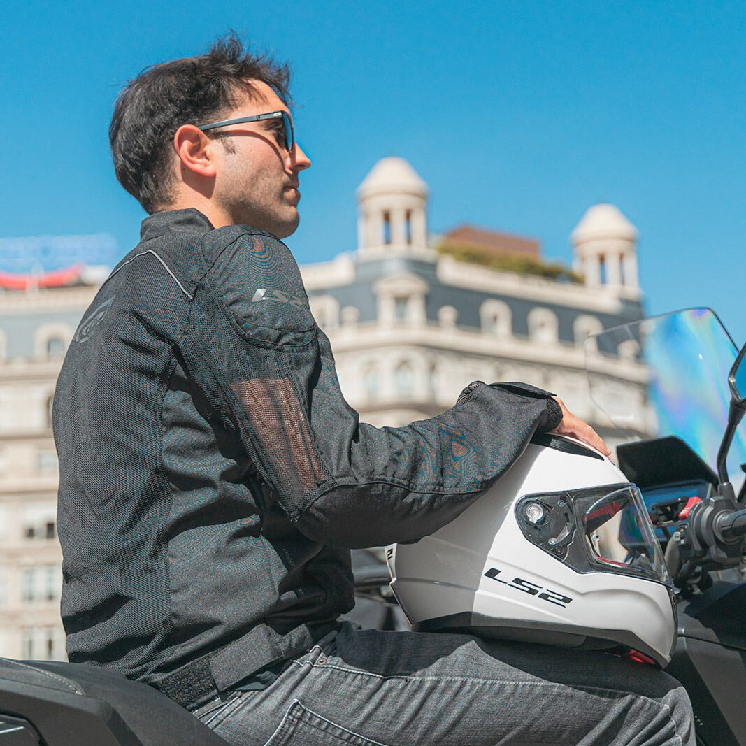 מעיל קיץ שחור Airy Evo