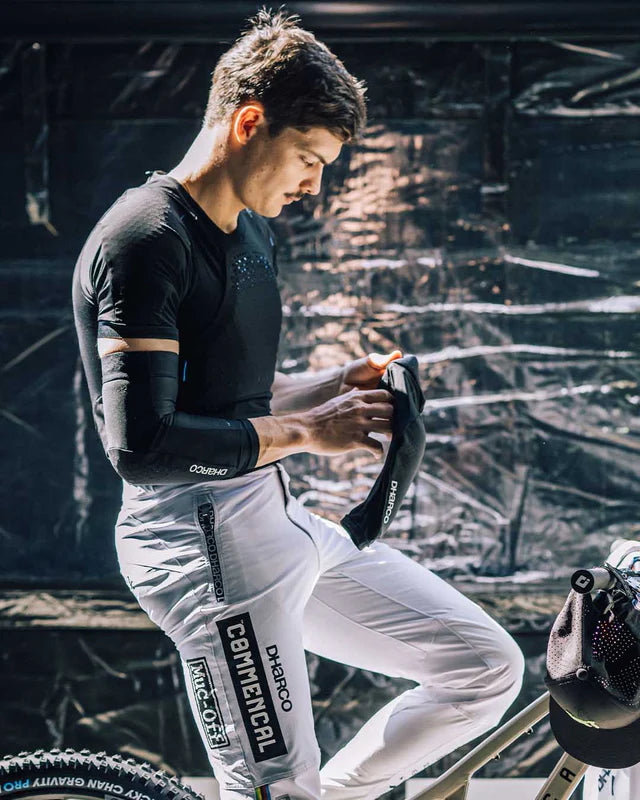 מגן מרפקים DHaRCO Gravity