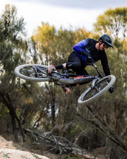 מגן ברכיים DHaRCO Gravity