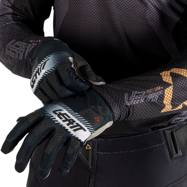 סט מכנס וחולצה 5.5 Stealth V25 - Leatt