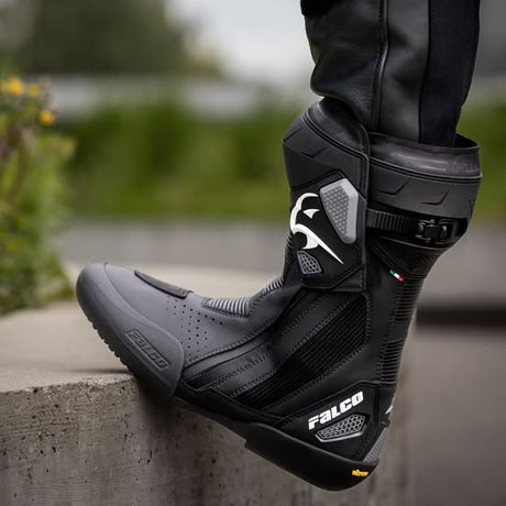 מגף רכיבה ספורט Elite GP מבית Falco שחור