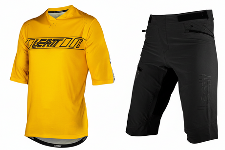 סט חולצה ומכנס