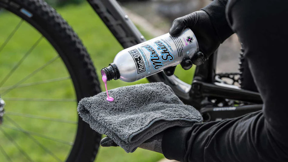 נוזל פוליש 500 מ"ל Muc-Off Miracle Shine