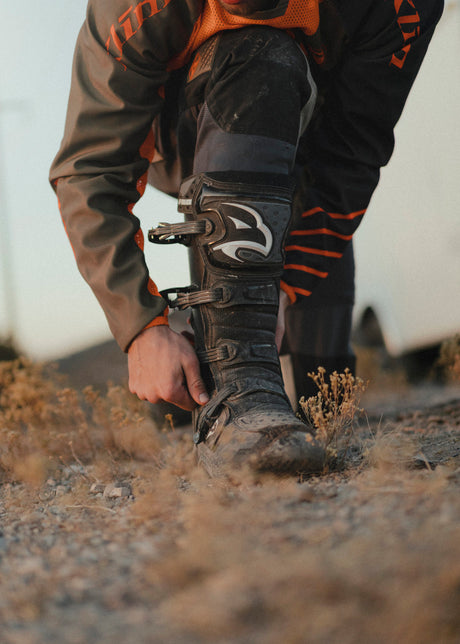 מגף Enduro Level II מבית Falco שחור