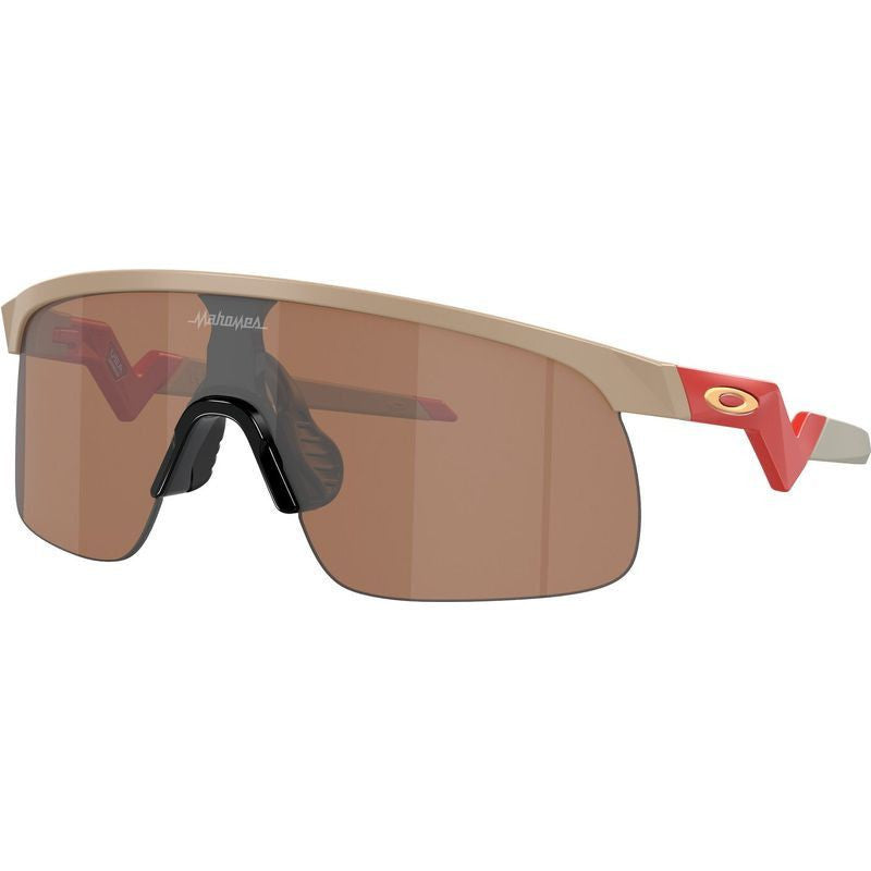 Oakley Youth Resistor Prizm Tungsten Lenses, Patrick Mahomes Matte Terrain Tan Frame