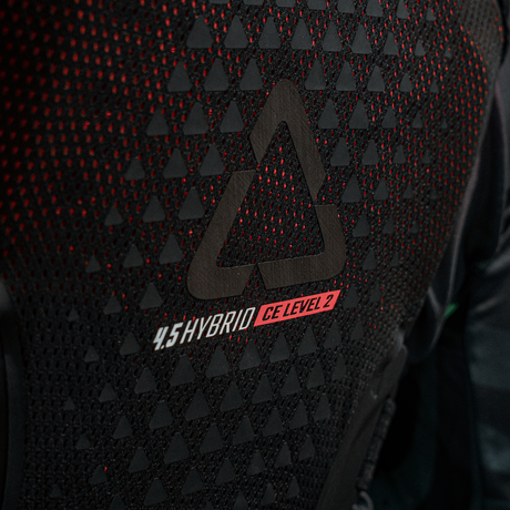 מגן חזה Leatt 4.5 Hybrid שחור