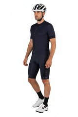 רוכב XC עם קסדה